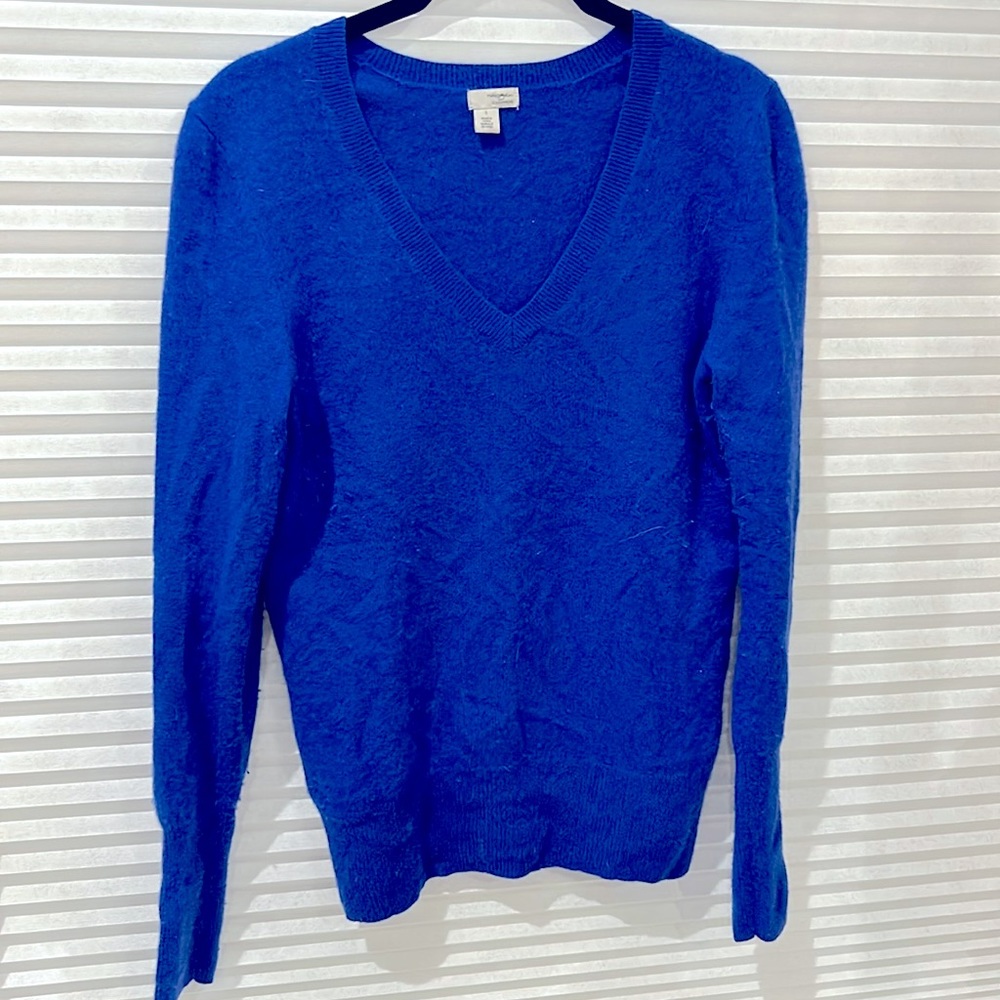 Small, royal blue, cashmere sweater by Halogen